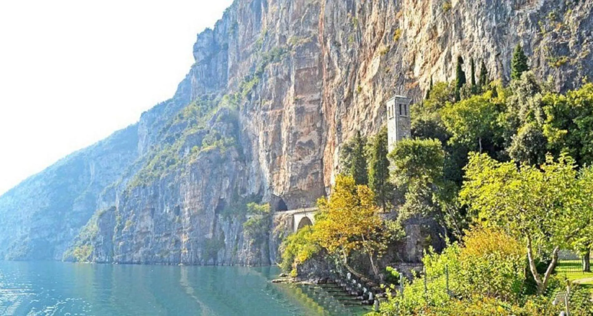 großzügiges Ferienhaus mit Seeblick und Garten in ruhiger Lage von Tignale am Gardasee Italien