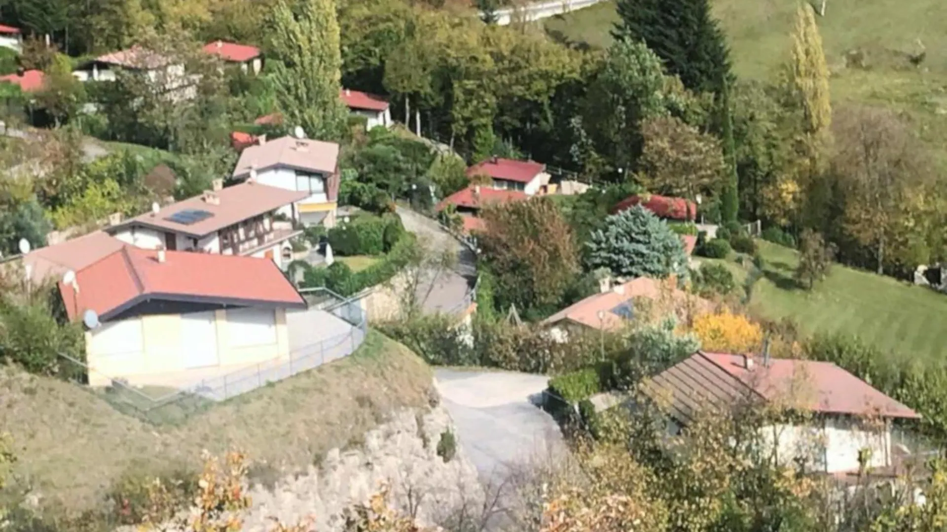großzügiges Ferienhaus mit Seeblick und Garten in ruhiger Lage von Tignale am Gardasee