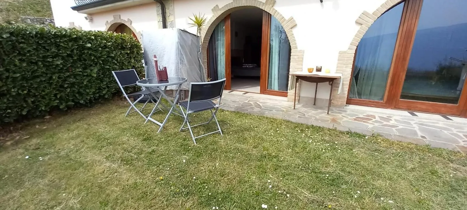 großzügiges Ferienhaus mit Seeblick und Garten in ruhiger Lage von Tignale am Gardasee