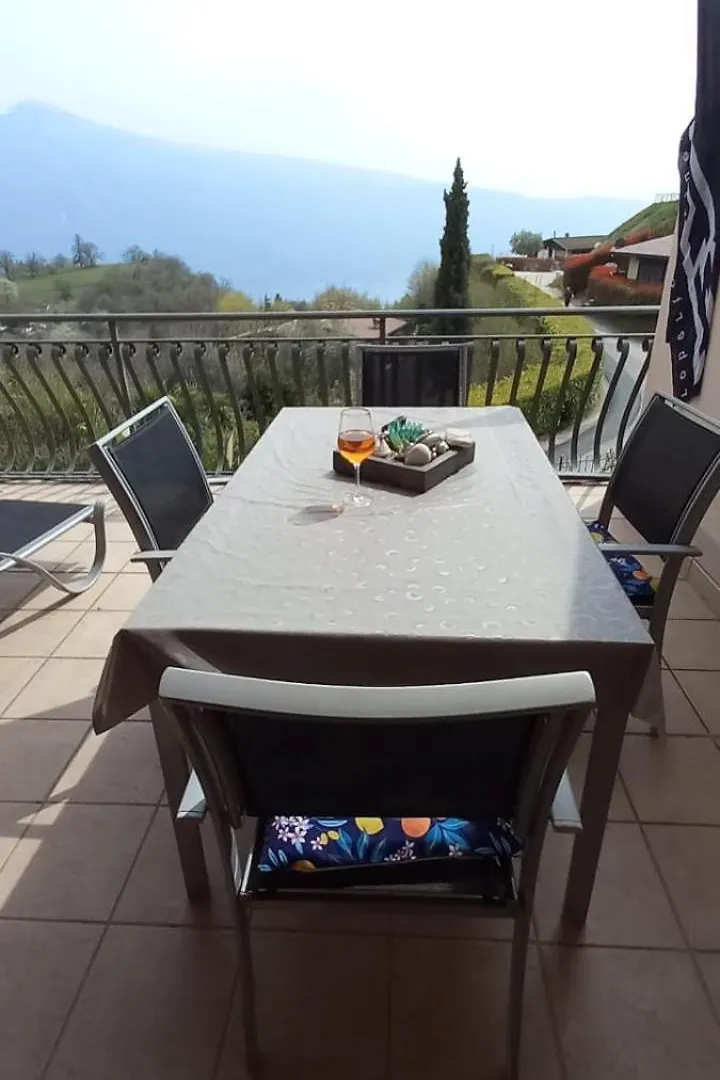 großzügiges Ferienhaus mit Seeblick und Garten in ruhiger Lage von Tignale am Gardasee