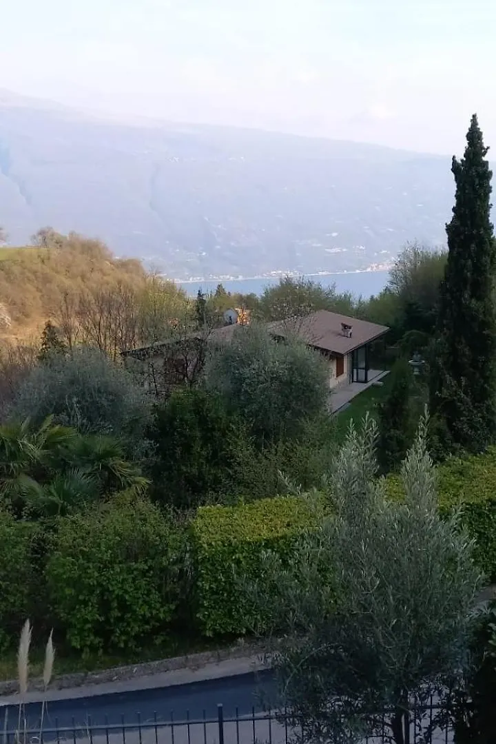 großzügiges Ferienhaus mit Seeblick und Garten in ruhiger Lage von Tignale am Gardasee